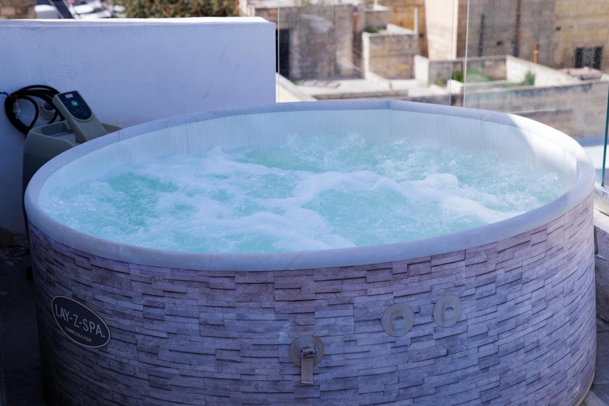 Paceville Sea View Penthouse With Jacuzzi! San Julián Exterior foto